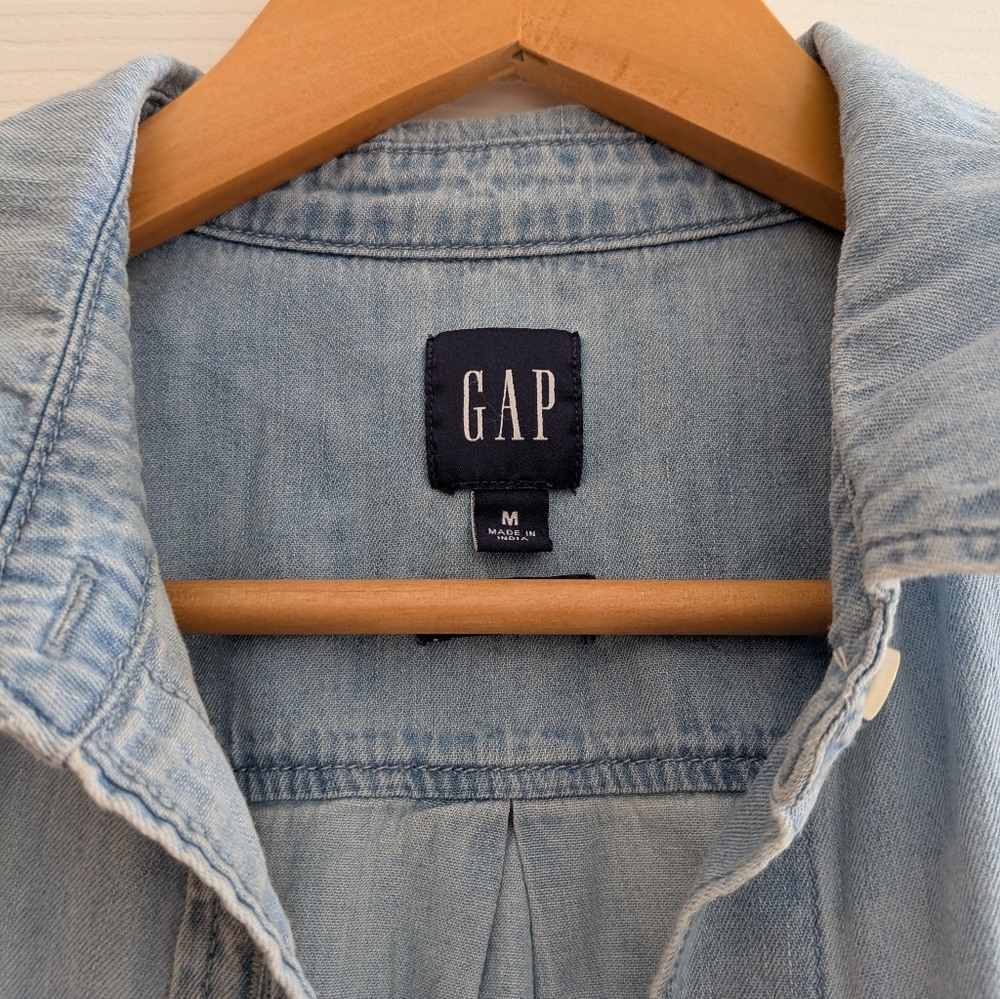 GAP Perfect Short Chambray Button Down - image 4